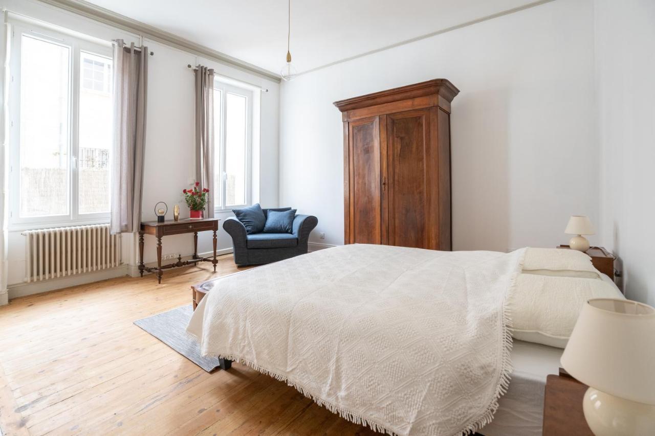 Maison De Ville Avec Jardin "La Coquette" Jonzac Buitenkant foto