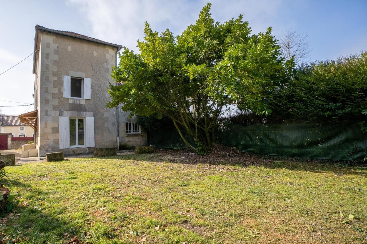 Maison De Ville Avec Jardin "La Coquette" Jonzac Buitenkant foto